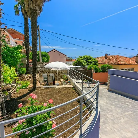 Semesterbostad Tinac