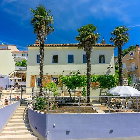 Semesterbostad Tinac *