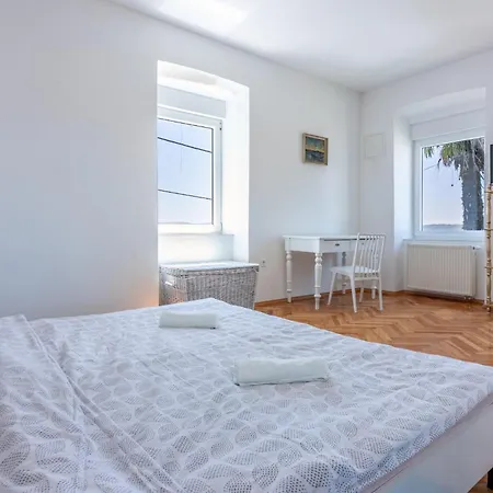 Semesterbostad Tinac *