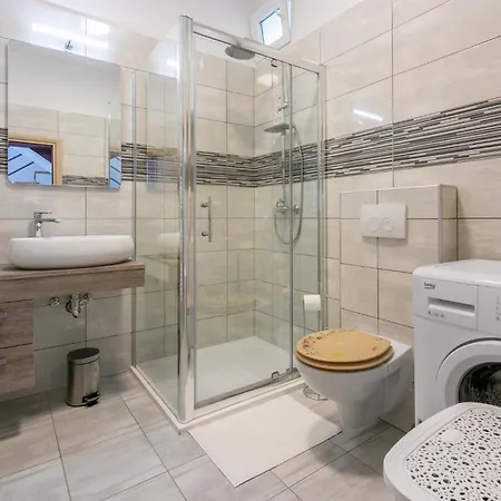 Tinac Semesterbostad