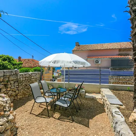 Tinac Semesterbostad *